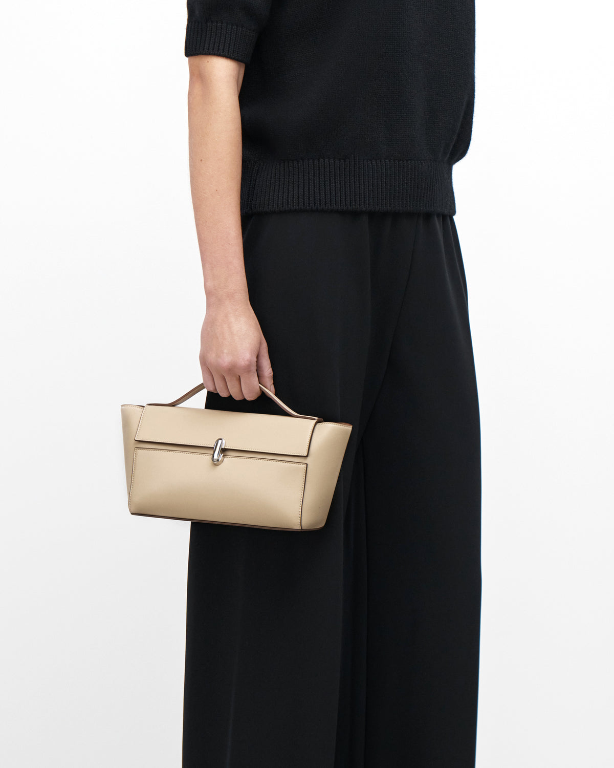 Symmetry Trapeze Pochette in Smooth Leather